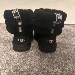 youth 8 black ugg’s